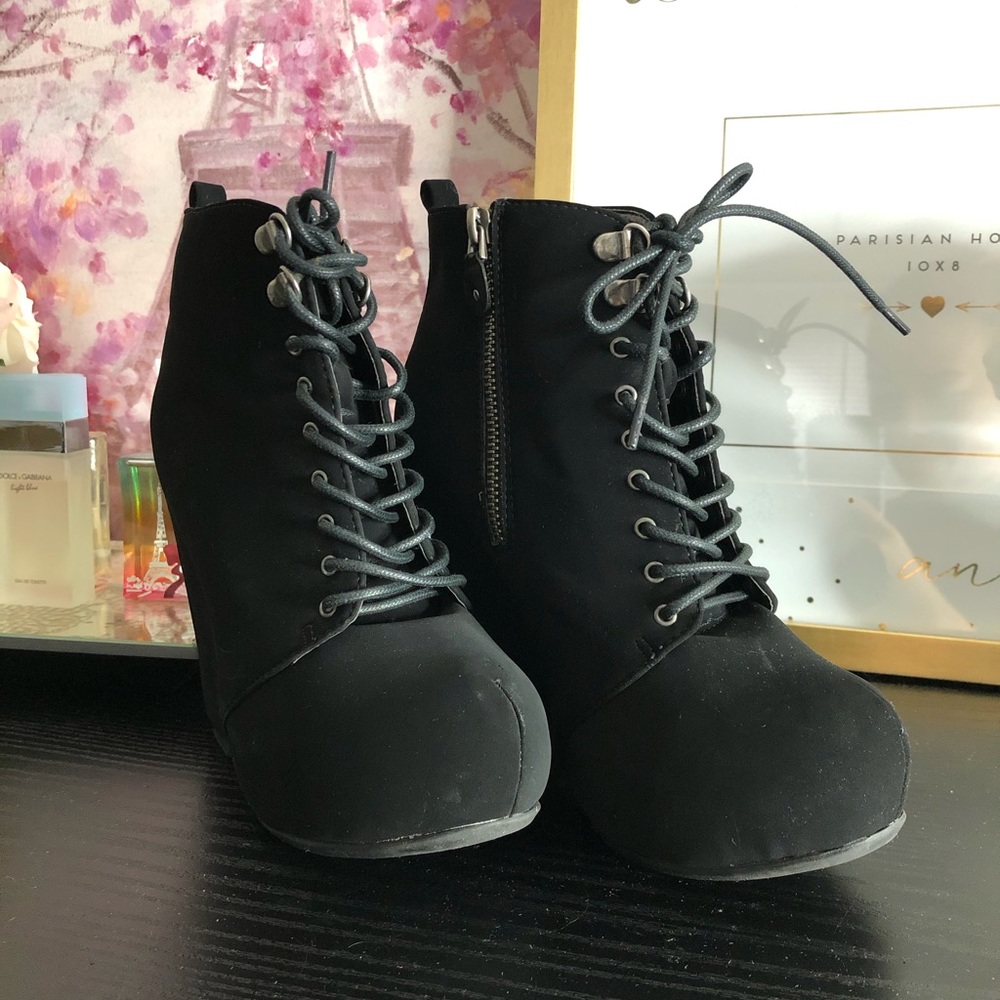 Bamboo Debrah-13 Black Nubuck Booties - NWT